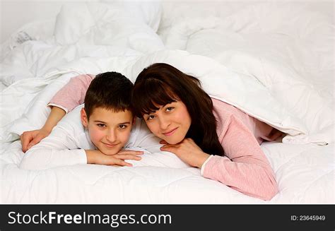 mom in bed with son porn